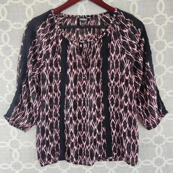 Express Pattern 3/4 Sleeve Keyhole Blouse SP - Picture 1 of 10
